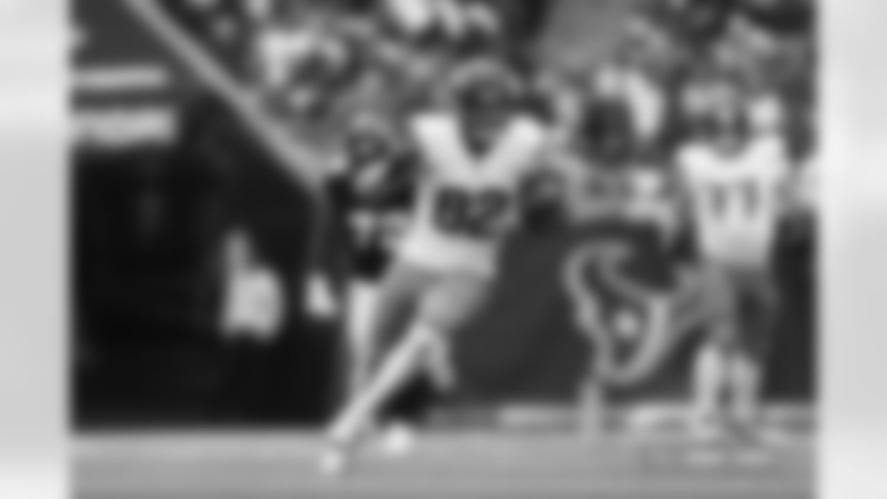 Adam Trautman (82) during the Broncos' Week 9 game against the Houston Texans at NRG Stadium in Houston, Texas on November 2, 2025. Photo by Gabriel Christus / Denver Broncos