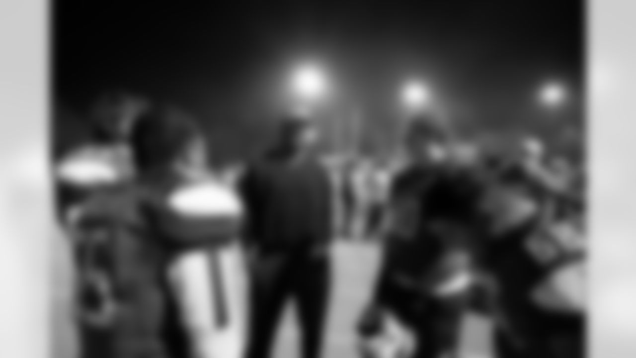 John Franklin-Myers talks with Cherry Creek High School players during a visit to watch Cherry Creek play Fountain Fort Carson on Friday, November 14, 2025 at Cherry Creek High School in Greenwood Village, Colorado.
Photo by Gabriel Christus / Denver Broncos