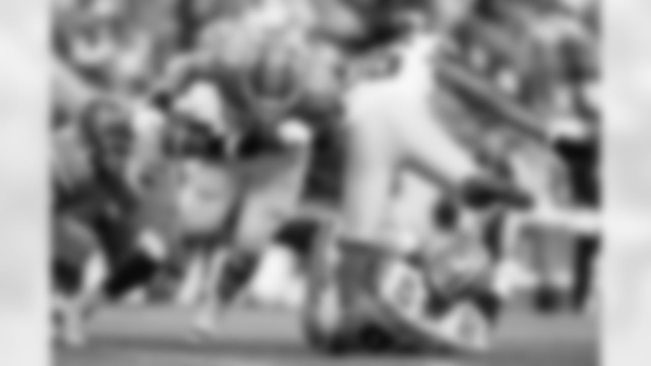 Denver Broncos offensive tackle Mike McGlinchey (69) blocks during the Broncos' Week 8 game against the Dallas Cowboys at Empower Field at Mile High in Denver, Colorado on October 26, 2025. Photo by Gavin Liddell / Denver Broncos