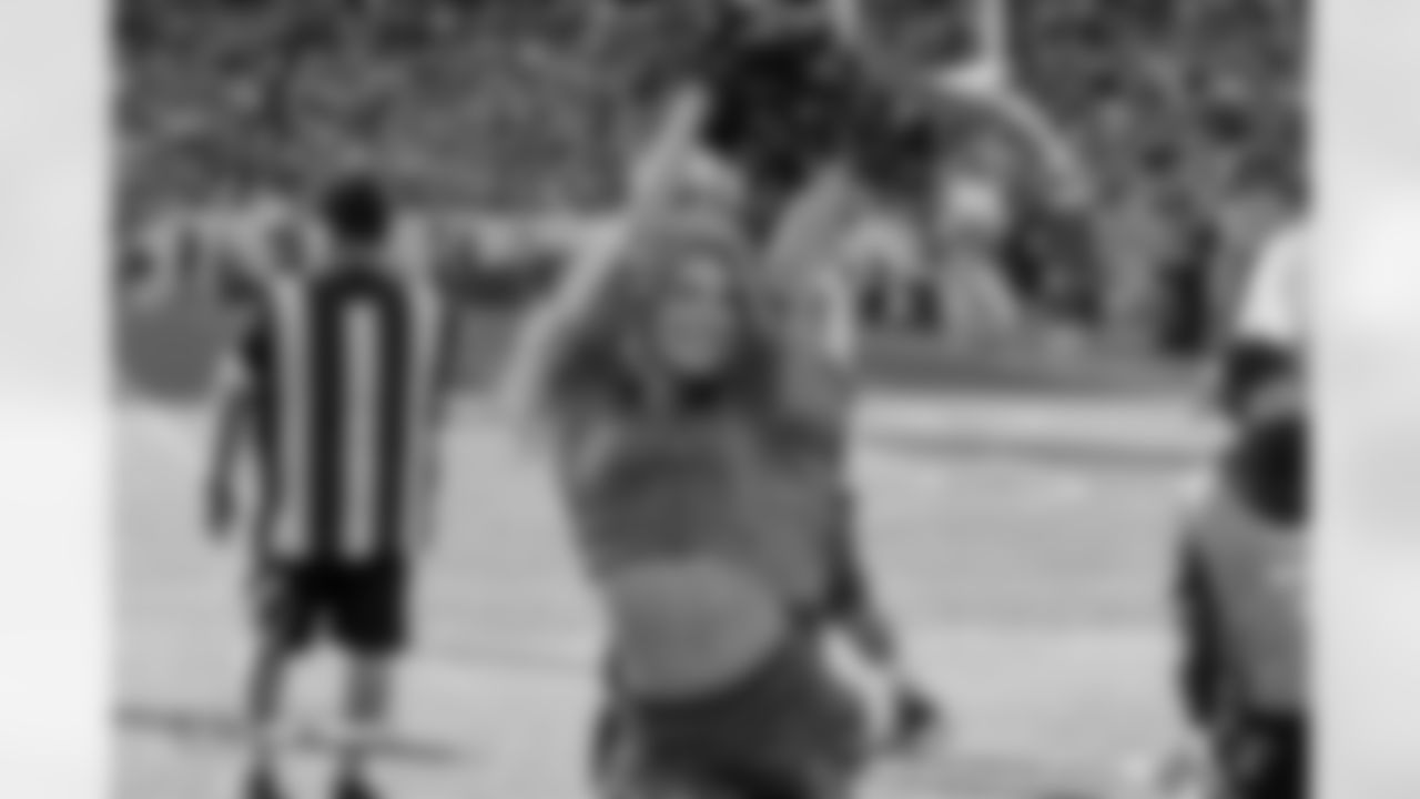 Denver Broncos Cheerleaders during the Broncos' Week 11 game against the Kansas City Chiefs at Empower Field at Mile High in Denver, Colorado on November 16, 2025. Photo by Paul Cloud / Denver Broncos