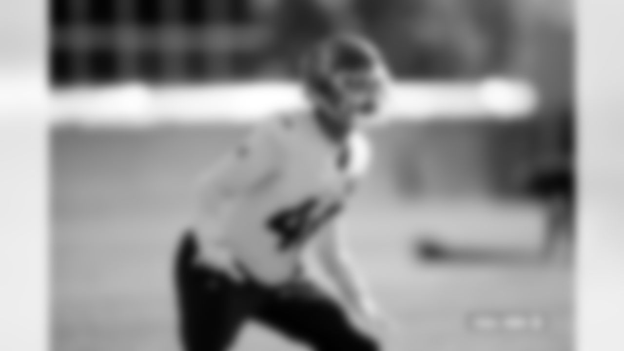 Justin Strnad during practice at Broncos Park Powered by CommonSpirit in Englewood, Colorado on October 23, 2025. Photo by Ben Swanson / Denver Broncos