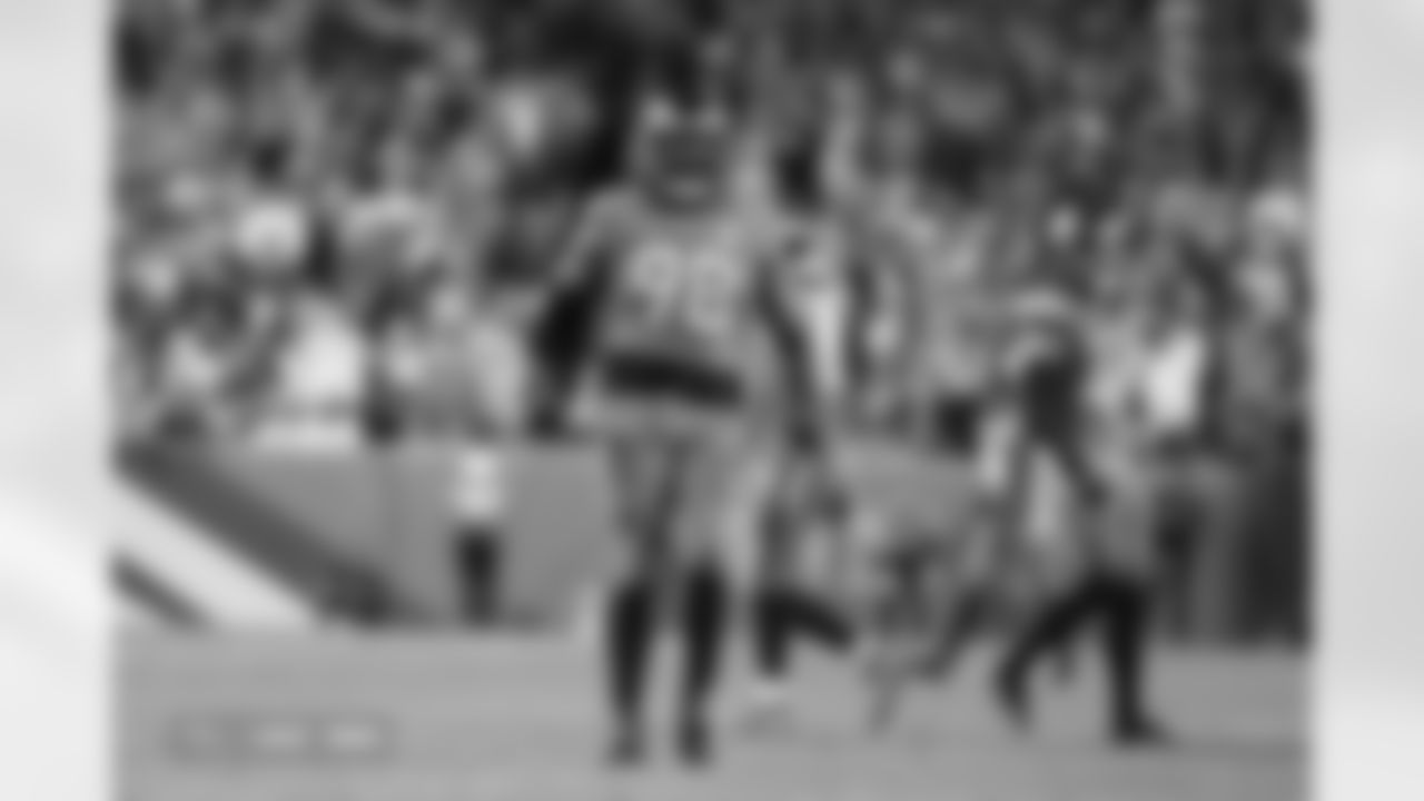 John Franklin-Myers (98) during the Broncos' Week 16 game against the Jacksonville Jaguars at Empower Field at Mile High in Denver, Colorado on December 21, 2025. Photo by Gabriel Christus / Denver Broncos