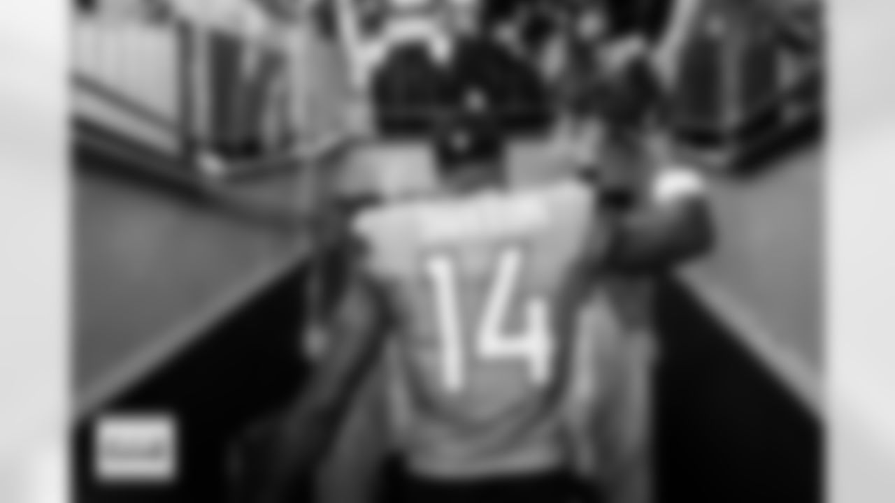 before the Broncos' Week 15 game against the Green Bay Packers at Empower Field at Mile High in Denver, Colorado on December 14, 2025. Photo by Gabriel Christus / Denver Broncos