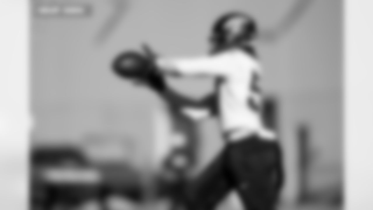 Dre Greenlaw during practice at Broncos Park Powered by CommonSpirit in Englewood, Colorado on January 15, 2026. Photo by Ben Swanson / Denver Broncos