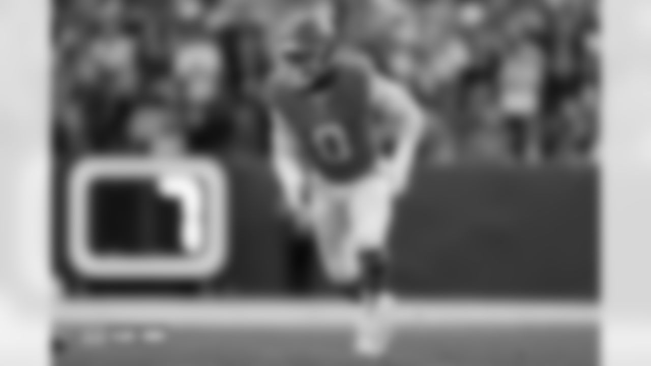 Jonathon Cooper (0) during the Broncos' Week 18 game against the Los Angeles Chargers at Empower Field at Mile High in Denver, Colorado on January 4, 2026. Photo by Gabriel Christus / Denver Broncos