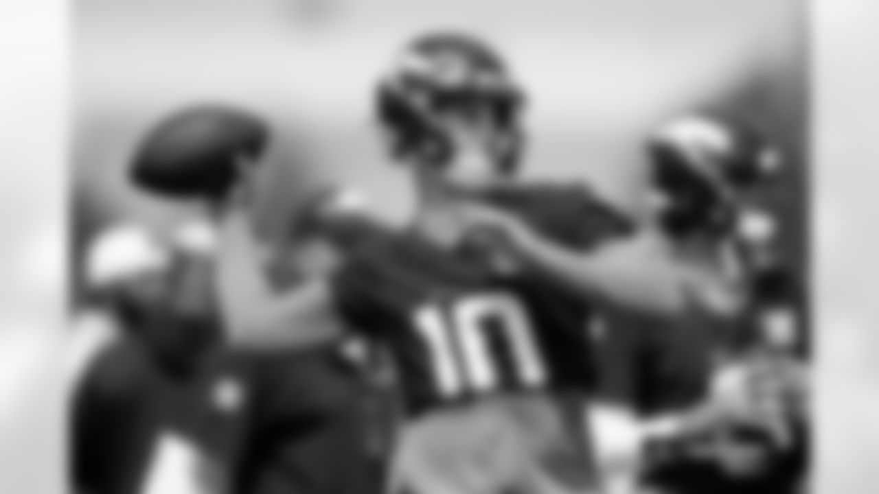 Bo Nix during practice at Broncos Park Powered by CommonSpirit in Englewood, Colorado on September 5, 2024. Photo by Ben Swanson / Denver Broncos