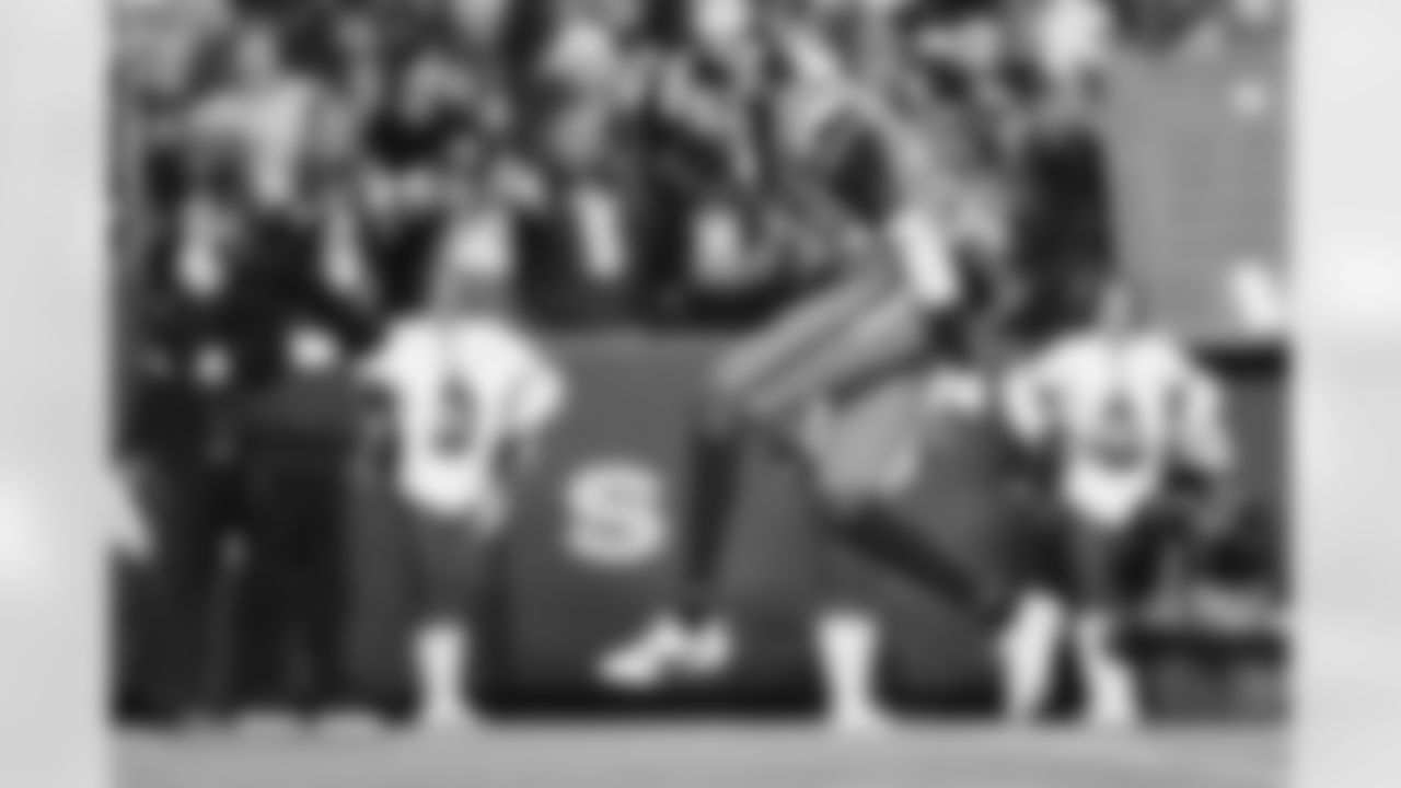 JL Skinner (34) during the Broncos' Week 13 game against the Washington Commanders at Northwest Stadium in Landover, Maryland on November 30, 2025. Photo by Ben Swanson / Denver Broncos