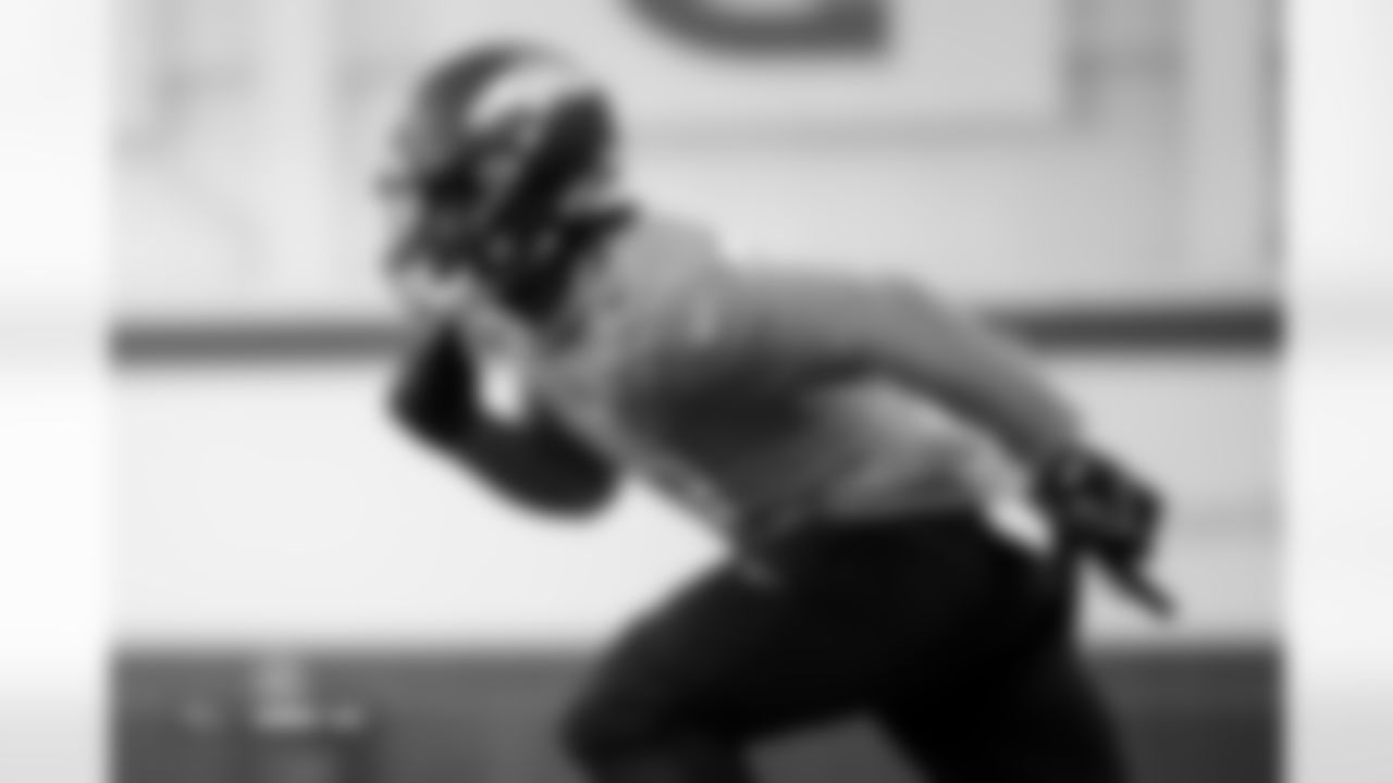 Dre Greenlaw during practice at Broncos Park Powered by CommonSpirit in Englewood, Colorado on December 4, 2025. Photo by Ben Swanson / Denver Broncos