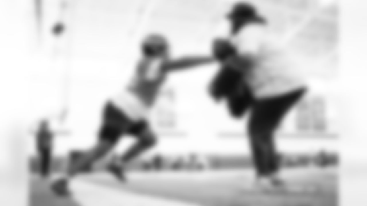 Eyioma Uwazurike during practice at Broncos Park Powered by CommonSpirit in Englewood, Colorado on December 4, 2025. Photo by Ben Swanson / Denver Broncos