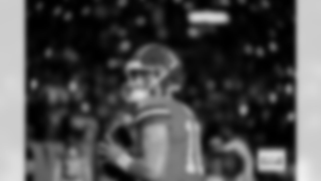 Denver Broncos quarterback Bo Nix (10) warms up before the Broncos' Week 10 game against the Las Vegas Raiders at Empower Field at Mile High in Denver, Colorado on November 6, 2025. Photo by Gabriel Christus / Denver Broncos