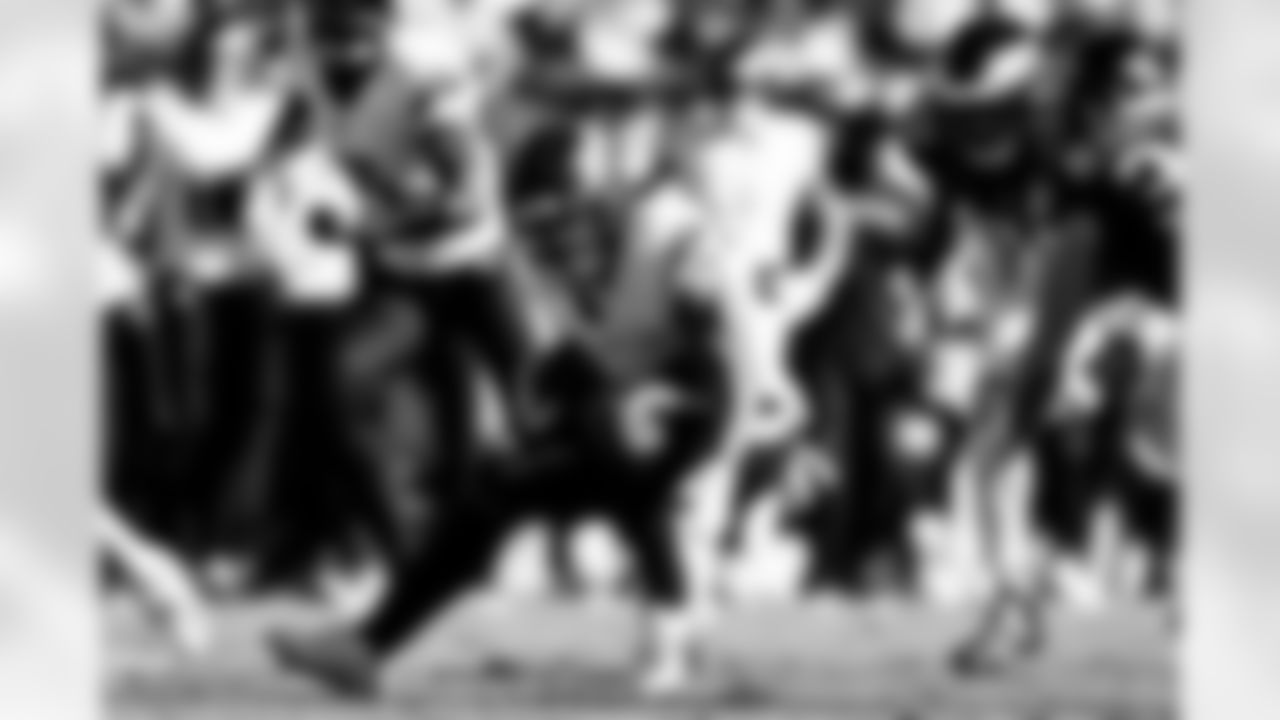 Denver Broncos running back J.K. Dobbins (27) runs with the ball during the Broncos' Week 5 game against the Philadelphia Eagles at Lincoln Financial Field in Philadelphia, Pennsylvania on October 5, 2025. Photo by Ben Swanson / Denver Broncos