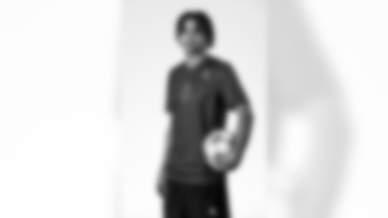 Students pose for portraits at CHSAA's High School Fall Sports Media Day on August 5, 2025 in Denver, Colorado. Photo by Ben Swanson / Denver Broncos