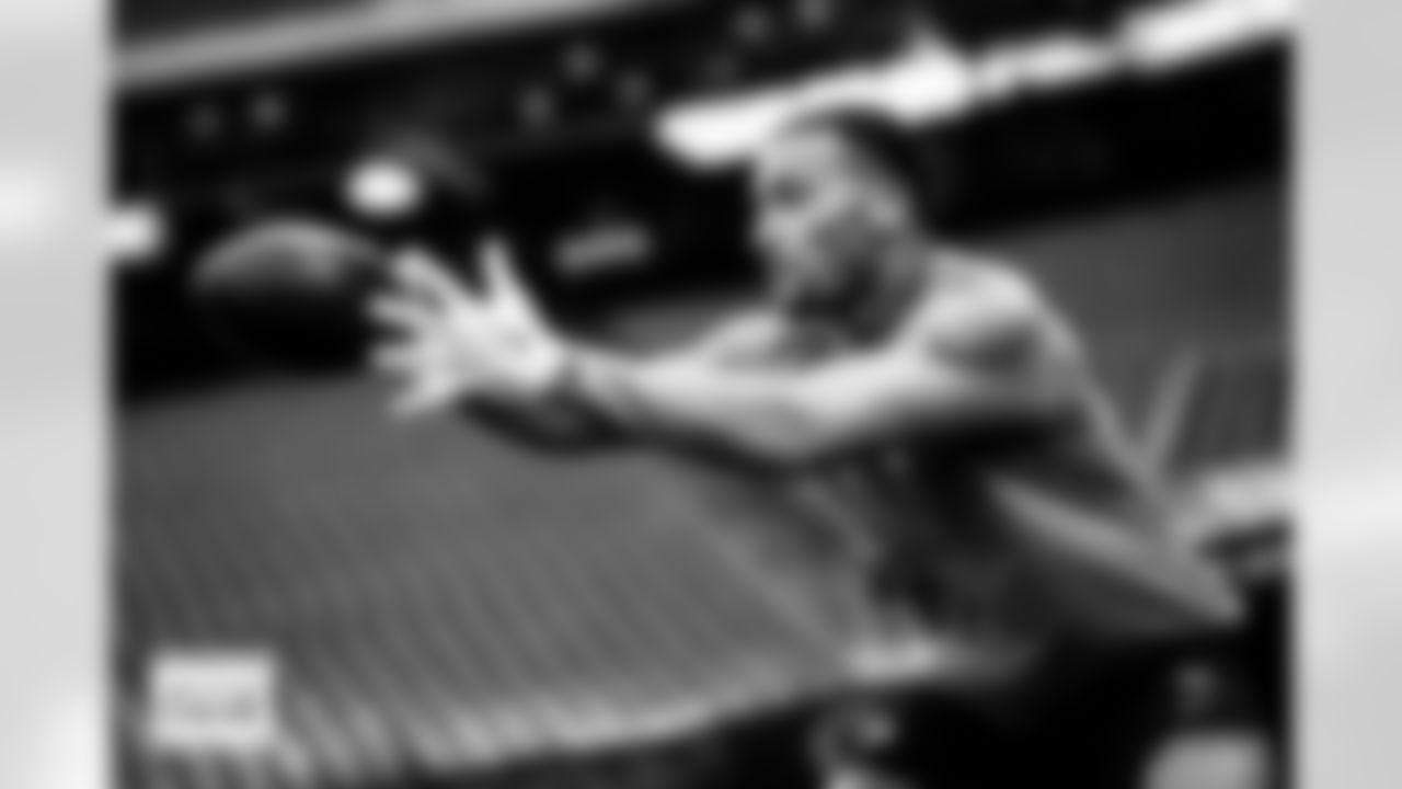 Evan Engram warms up before the Broncos' Week 9 game against the Houston Texans at NRG Stadium in Houston, Texas on November 2, 2025. Photo by Ben Swanson / Denver Broncos