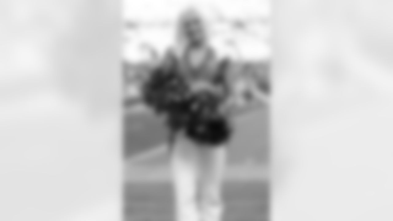 Denver Broncos Cheerleaders perform during the Broncos' Week 15 game against the Green Bay Packers at Empower Field at Mile High in Denver, Colorado on December 14, 2025. Photo by Adam Bratten / Denver Broncos