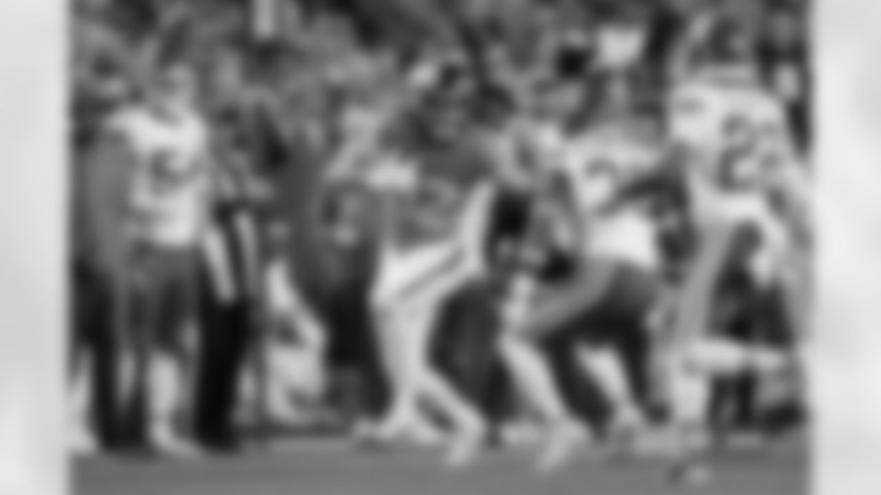 Adam Trautman (82) during the Broncos' Week 11 game against the Kansas City Chiefs at Empower Field at Mile High in Denver, Colorado on November 16, 2025. Photo by Gabriel Christus / Denver Broncos