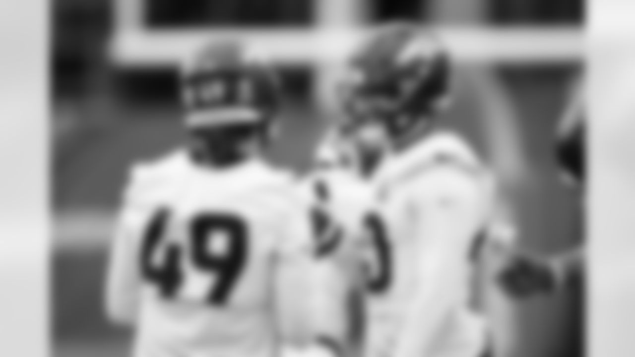 Alex Singleton and Justin Strnad during practice at Broncos Park Powered by CommonSpirit in Englewood, Colorado on September 5, 2025. Photo by Ben Swanson / Denver Broncos