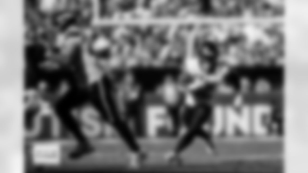 Denver Broncos running back RJ Harvey (12) runs with the ball during the Broncos' Week 5 game against the Philadelphia Eagles at Lincoln Financial Field in Philadelphia, Pennsylvania on October 5, 2025. Photo by Ben Swanson / Denver Broncos