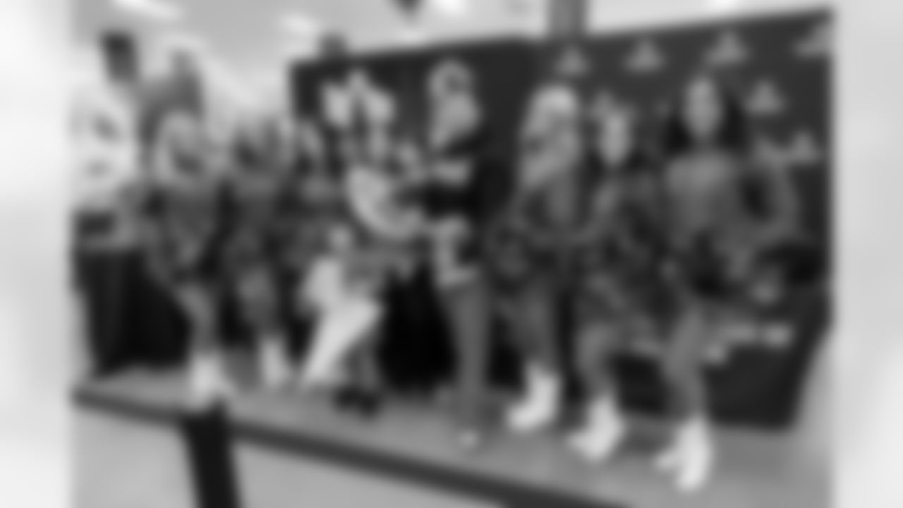 Denver Broncos Cheerleaders and Broncos alumni visit the United States Army post at Fort Carson during the Salute to Service Caravan on December 16, 2025. Photo by Ben Swanson / Denver Broncos