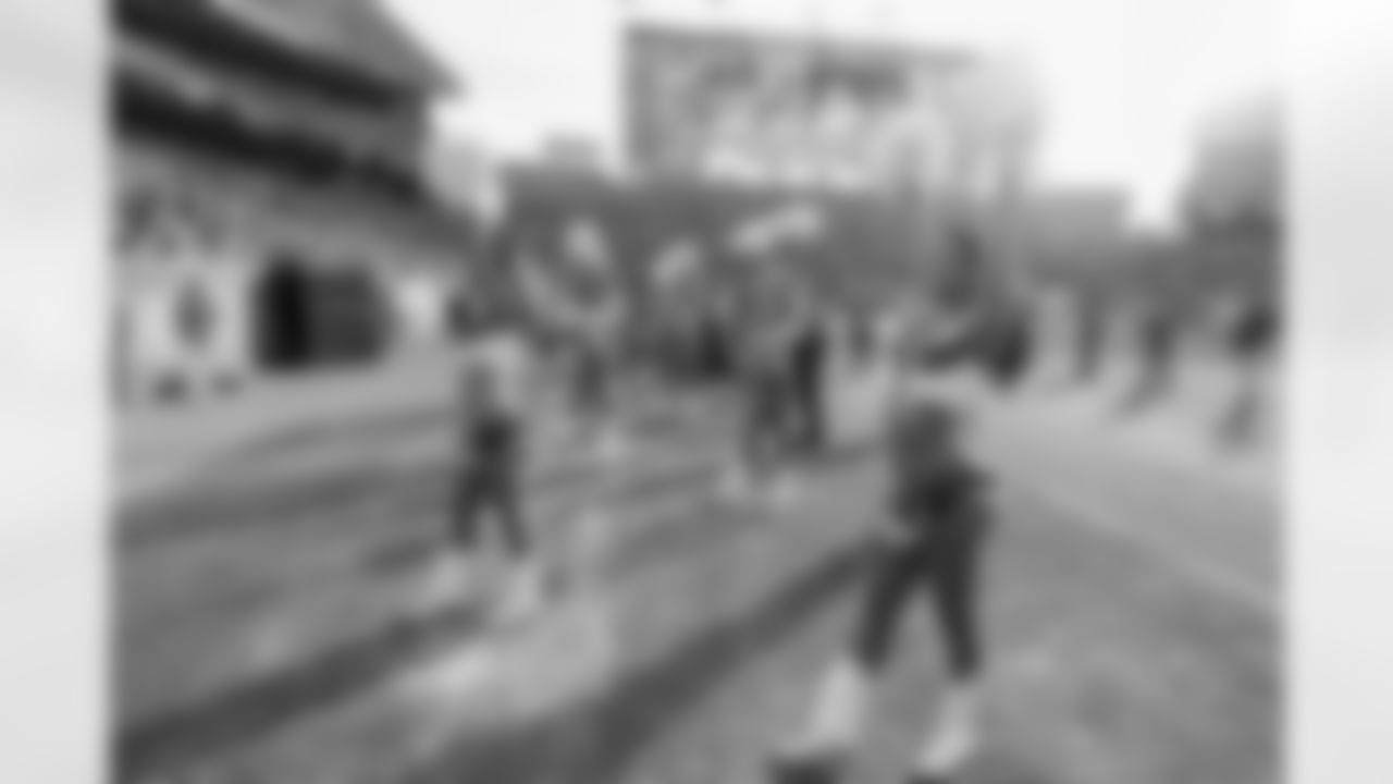 Denver Broncos Cheerleaders during the Broncos' Week 18 game against the Los Angeles Chargers at Empower Field at Mile High in Denver, Colorado on January 4, 2026. Photo by Paul Cloud / Denver Broncos