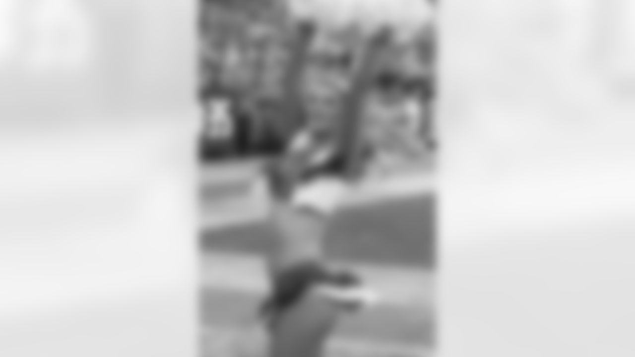 Denver Broncos Cheerleaders during the Broncos' Week 18 game against the Los Angeles Chargers at Empower Field at Mile High in Denver, Colorado on January 4, 2026. Photo by Paul Cloud / Denver Broncos