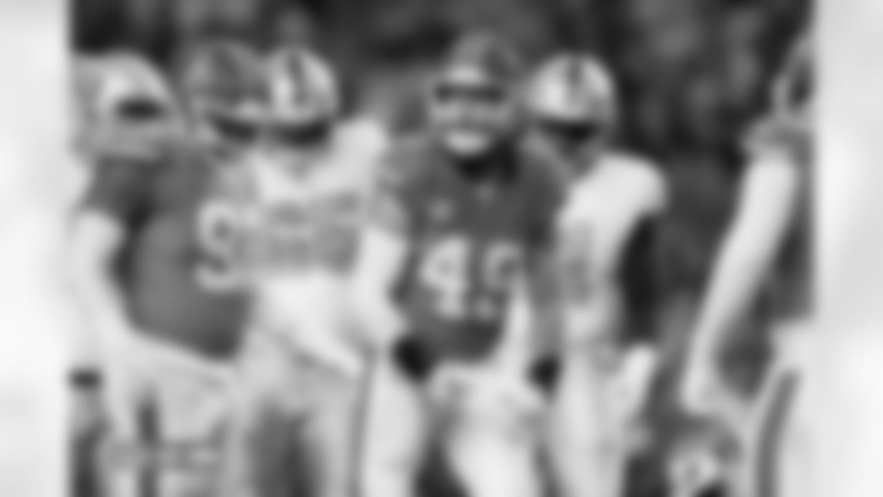 Alex Singleton (49) during the Broncos' Week 10 game against the Las Vegas Raiders at Empower Field at Mile High in Denver, Colorado on November 6, 2025. Photo by Ben Swanson / Denver Broncos