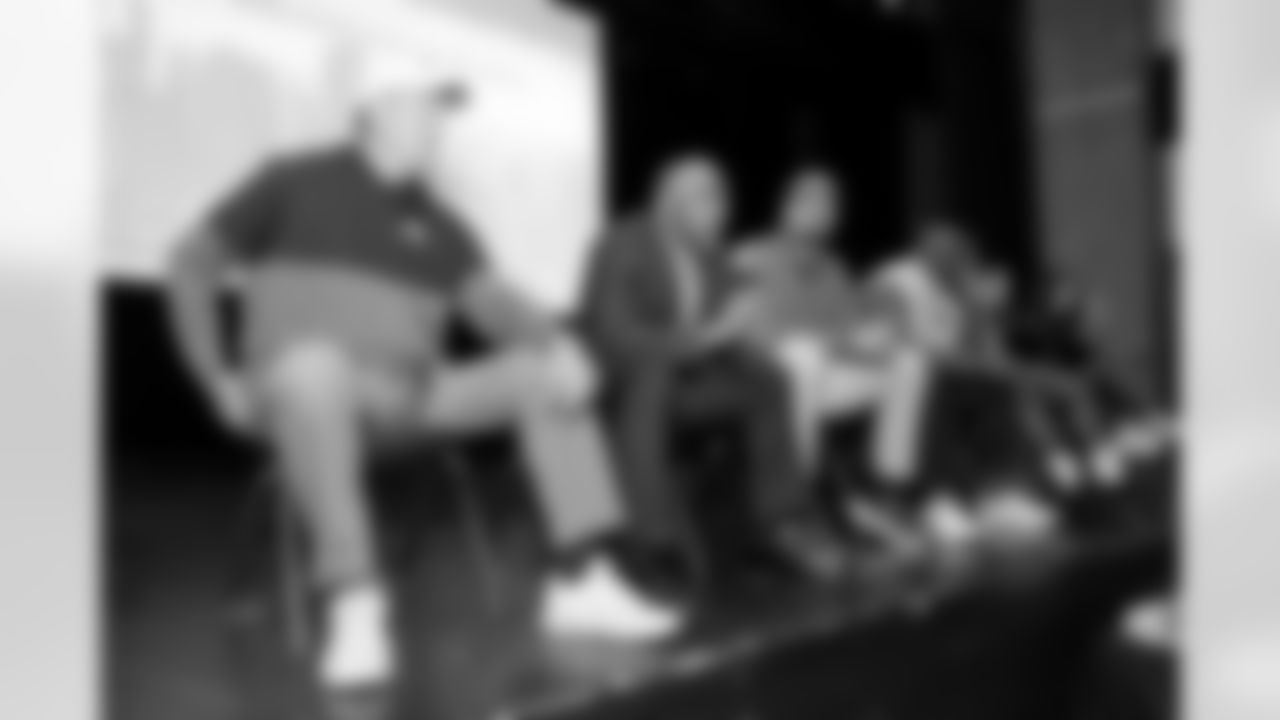 Denver Broncos alumni, cheer and players participated in ENT Adventures in Realiity on Tuesday, December 9, 2025 at Manual High School in Denver, Colorado.
Photo by Gabriel Christus / Denver Broncos