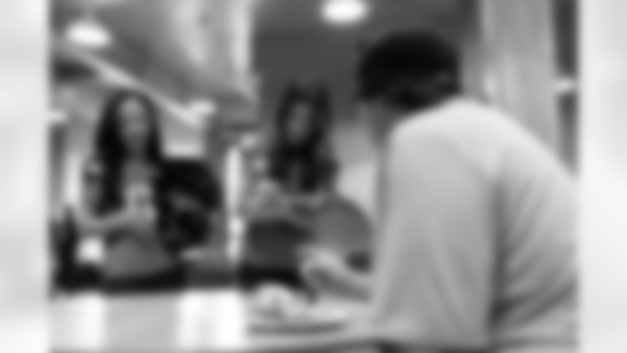 DBC Yuna and DBC Julia signa photo cards for residents during a visit to Urban Peak to feed the kids a Thanksgiving meal on Tuesday, November 25, 2025 at Urban Peak in Denver, Colorado.
Photo by Gabriel Christus / Denver Broncos