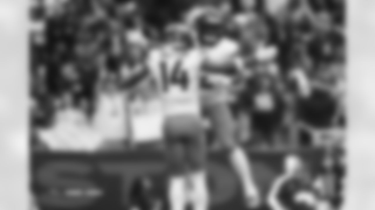 Courtland Sutton and RJ Harvey during the Broncos' Week 9 game against the Houston Texans at NRG Stadium in Houston, Texas on November 2, 2025. Photo by Gabriel Christus / Denver Broncos