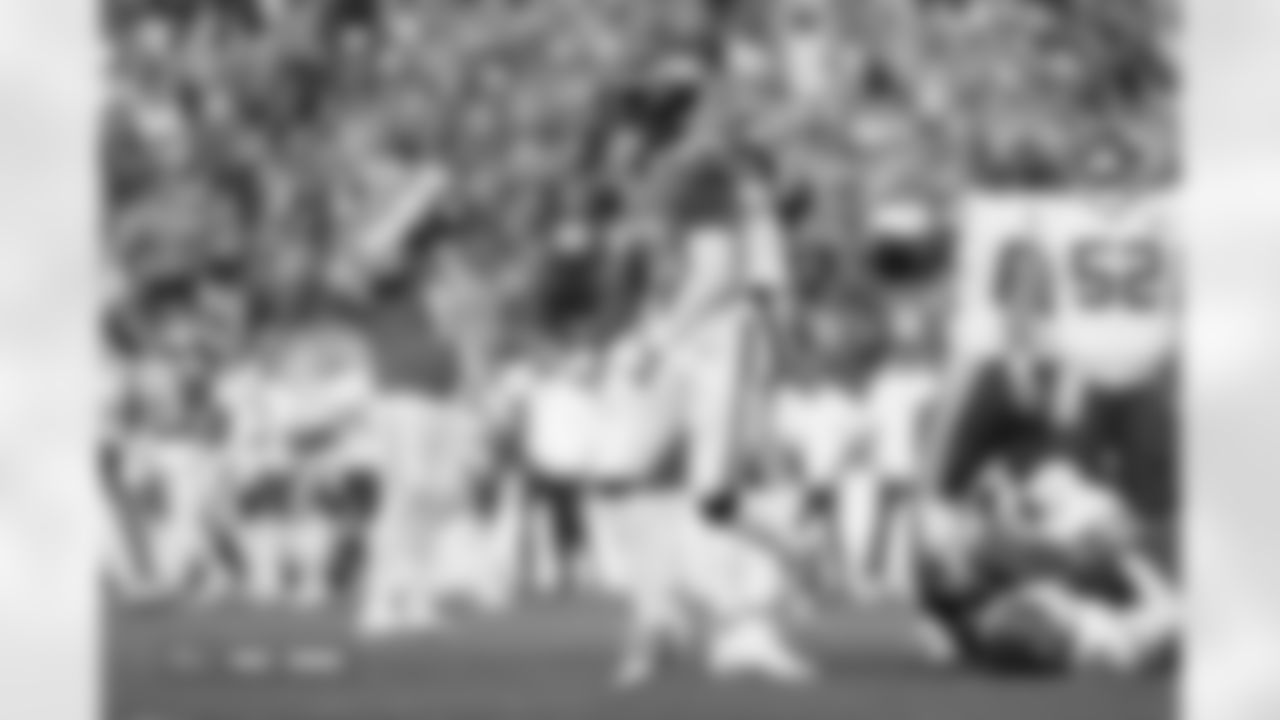 Que Robinson during the Broncos' Week 11 game against the Kansas City Chiefs at Empower Field at Mile High in Denver, Colorado on November 16, 2025. Photo by Gabriel Christus / Denver Broncos