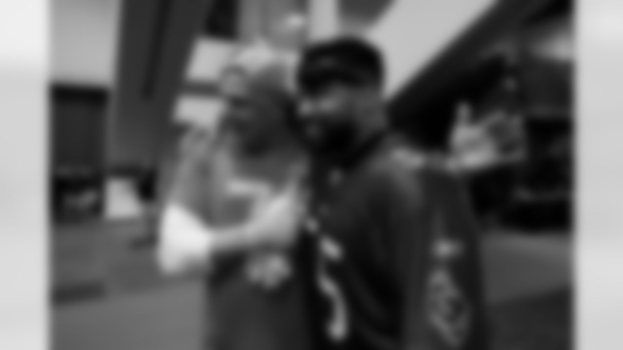 Denver Broncos offensive tackle Garett Bolles (72) celebrates after the 2026 Pro Bowl Game on Tuesday, February 3, 2026 in San Francisco, California. (Alika Jenner/NFL))