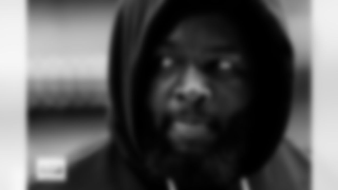 D.J. Jones warms up before the Broncos' Week 9 game against the Houston Texans at NRG Stadium in Houston, Texas on November 2, 2025. Photo by Gabriel Christus / Denver Broncos