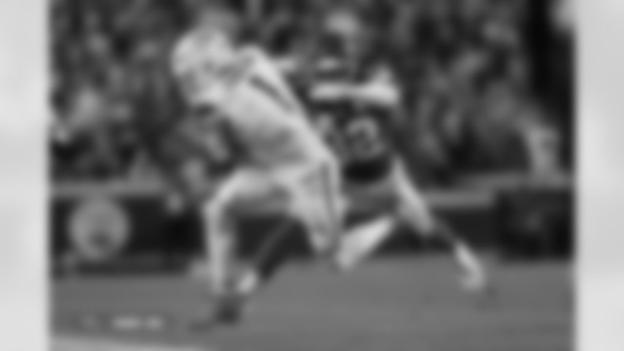 Evan Engram (1) during the Broncos' Week 17 game against the Kansas City Chiefs at GEHA Field at Arrowhead Stadium in Kansas City, Missouri on December 25, 2025. Photo by Gabriel Christus / Denver Broncos