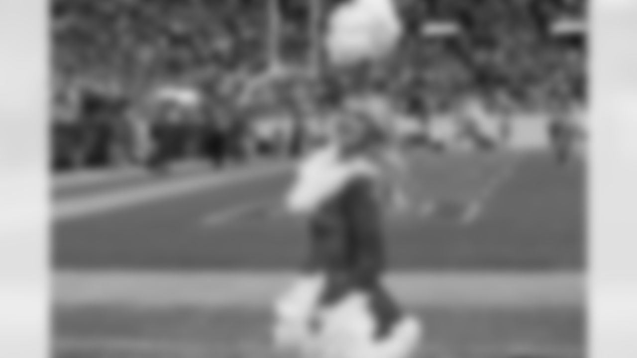 Denver Broncos Cheerleaders during the Broncos' Week 16 game against the Jacksonville Jaguars at Empower Field at Mile High in Denver, Colorado on December 21, 2025. Photo by Paul Cloud / Denver Broncos