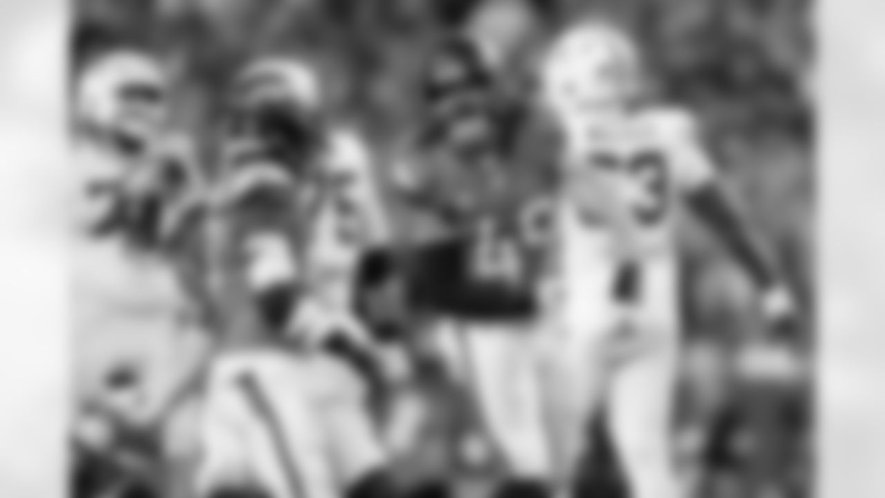 Denver Broncos linebacker Alex Singleton (49) reacts after a play during the Broncos' Week 15 game against the Green Bay Packers at Empower Field at Mile High in Denver, Colorado on December 14, 2025. Photo by Gabriel Christus / Denver Broncos