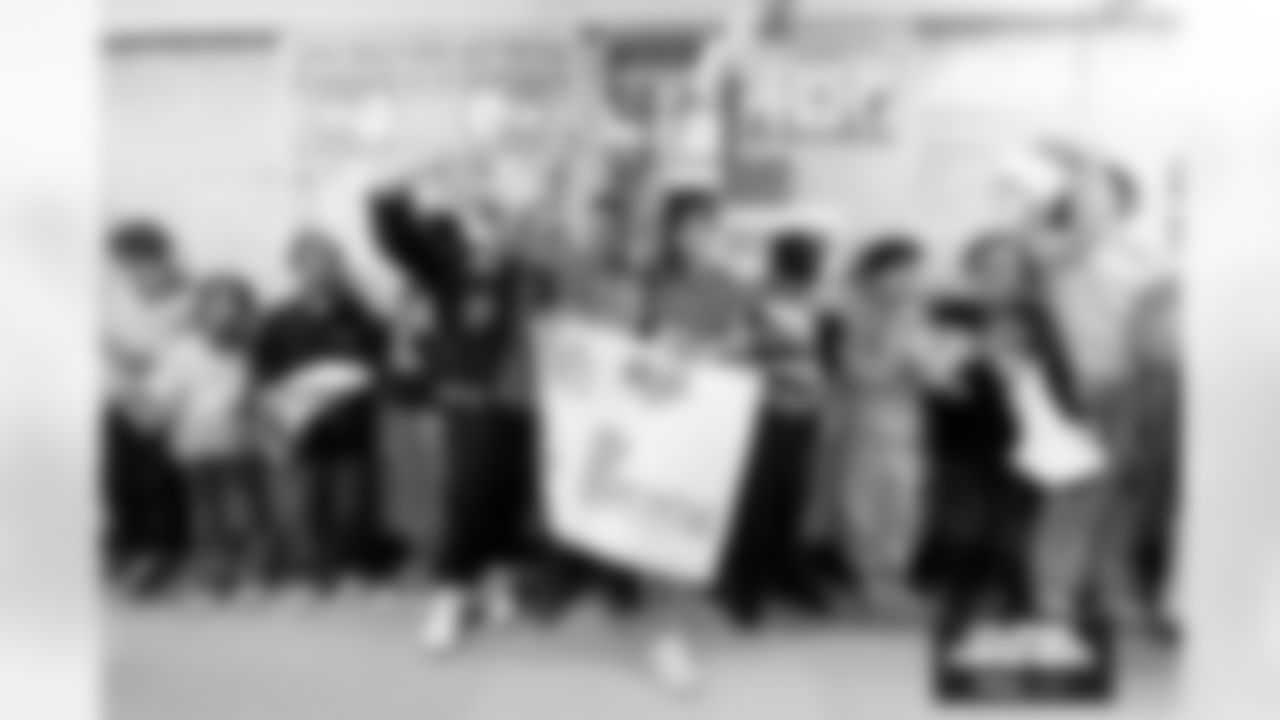 Students during a school hallway parade to celebrate the Denver Broncos making the playoffs on Thursday, January 15, 2026 at Montview Elementary School in Denver, Colorado.
Photo by Gabriel Christus / Denver Broncos