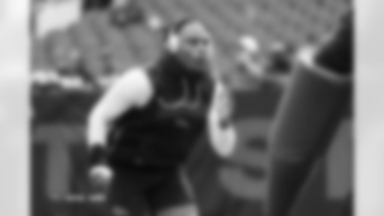 Nik Bonitto before the Broncos' Week 7 game against the New York Giants at Empower Field at Mile High in Denver, Colorado on October 19, 2025. Photo by Ben Swanson / Denver Broncos