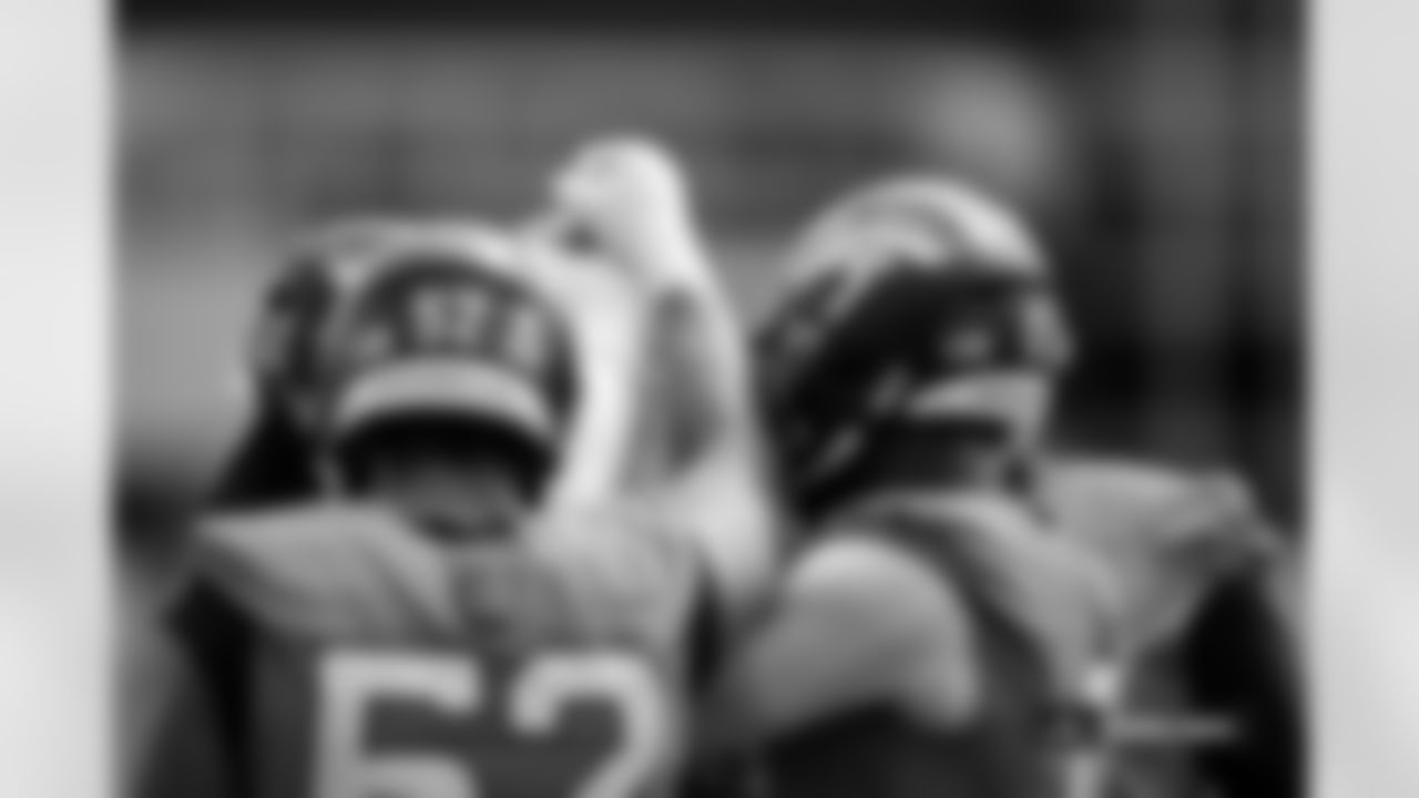 Jonah Elliss, Jonathon Cooper and the outside linebackers huddle up during practice at Broncos Park Powered by CommonSpirit in Englewood, Colorado on September 5, 2024. Photo by Ben Swanson / Denver Broncos