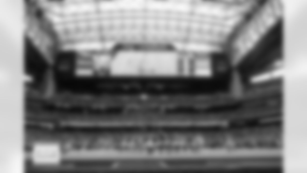 Houston Texans quarterback Davis Mills (10) hands the ball off to Houston Texans running back Nick Chubb (21) during the Broncos' Week 9 game against the Houston Texans at NRG Stadium in Houston, Texas on November 2, 2025. Photo by Gabriel Christus / Denver Broncos