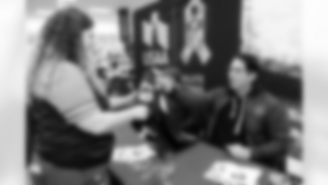 Denver Broncos Cheerleaders and Broncos alumni visit the United States Army post at Fort Carson during the Salute to Service Caravan on December 16, 2025. Photo by Ben Swanson / Denver Broncos