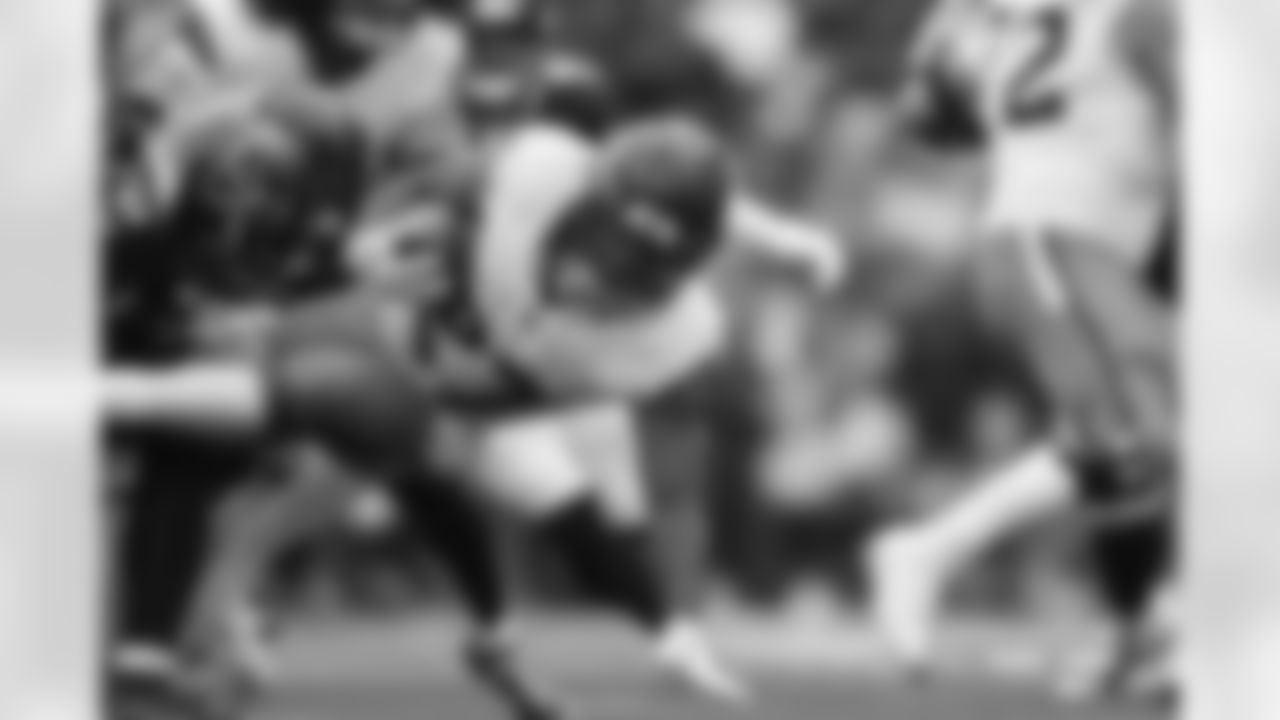 J.K. Dobbins (27) during the Broncos' Week 9 game against the Houston Texans at NRG Stadium in Houston, Texas on November 2, 2025. Photo by Gabriel Christus / Denver Broncos