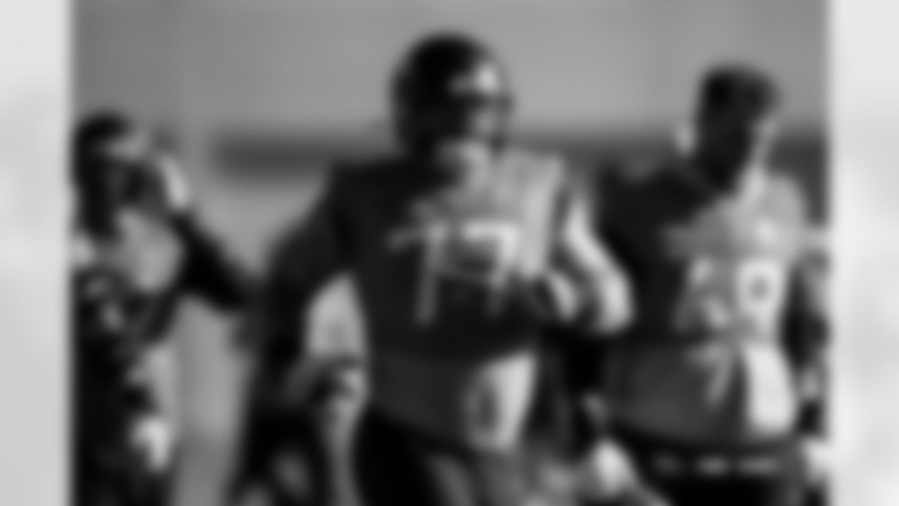 Quinn Meinerz during practice at Broncos Park Powered by CommonSpirit in Englewood, Colorado on December 10, 2025. Photo by Ben Swanson / Denver Broncos