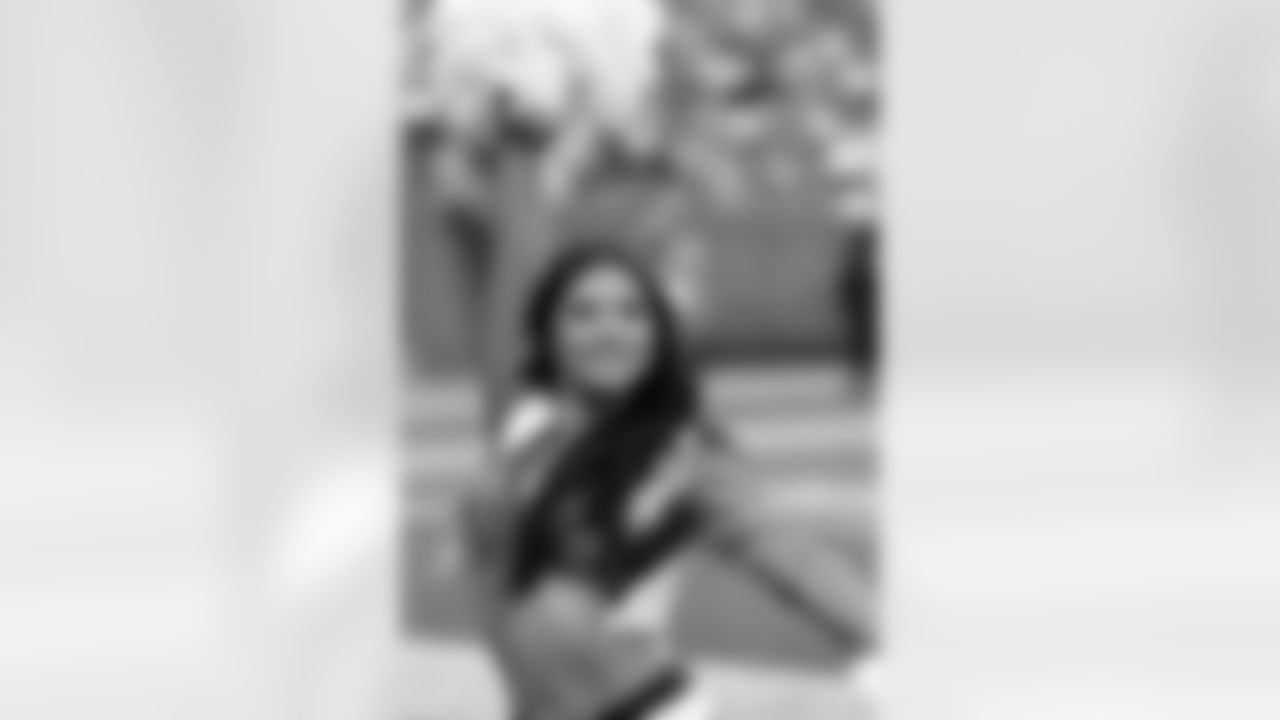 during the Broncos' Week 18 game against the Los Angeles Chargers at Empower Field at Mile High in Denver, Colorado on January 4, 2026. Photo by Adam Bratten / Denver Broncos