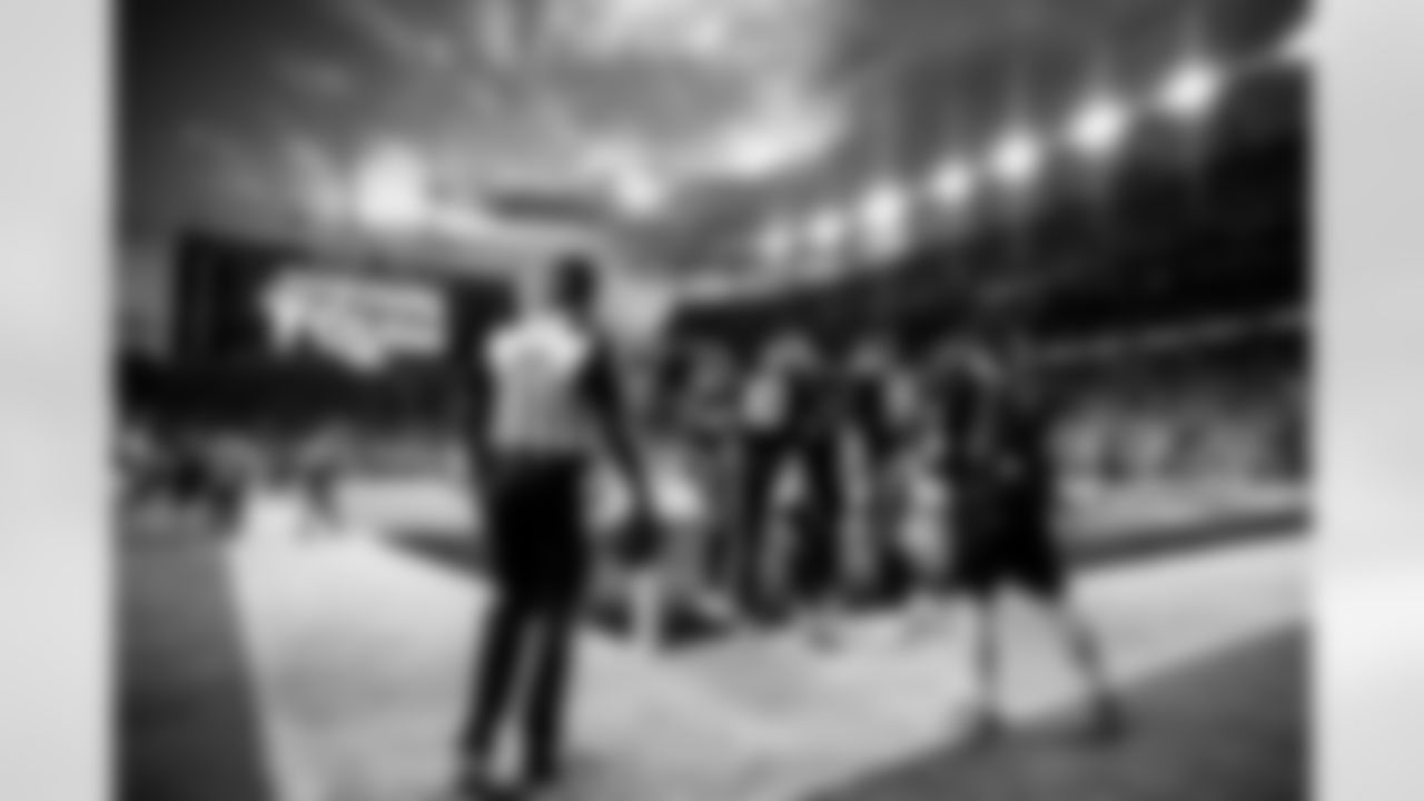 Denver Broncos quarterback Bo Nix (10) celebrates with teammates after a touchdown during the Broncos' Week 4 game against the Cincinnati Bengals at Empower Field at Mile High in Denver, Colorado on September 29, 2025. Photo by Ben Swanson / Denver Broncos