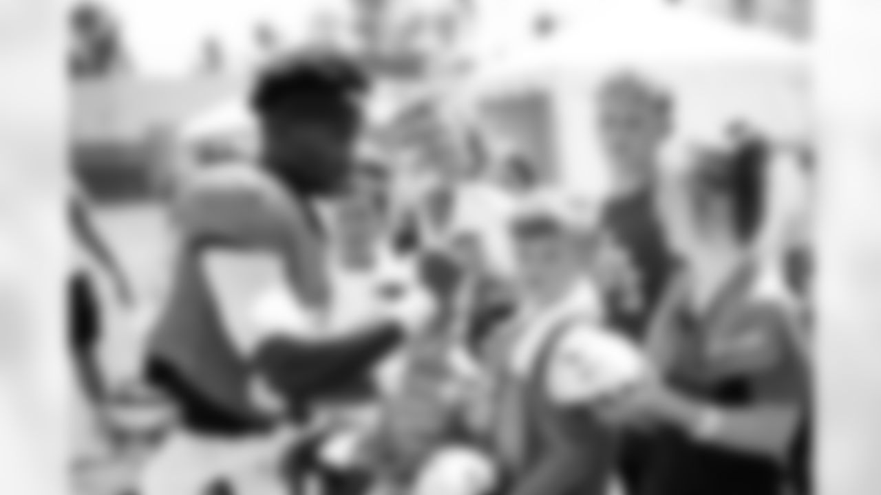 Joshua Pickett signs autographs for fans during a training camp practice at Broncos Park Powered by CommonSpirit on July 28, 2025 in Englewood, Colorado. Photo by Ben Swanson / Denver Broncos