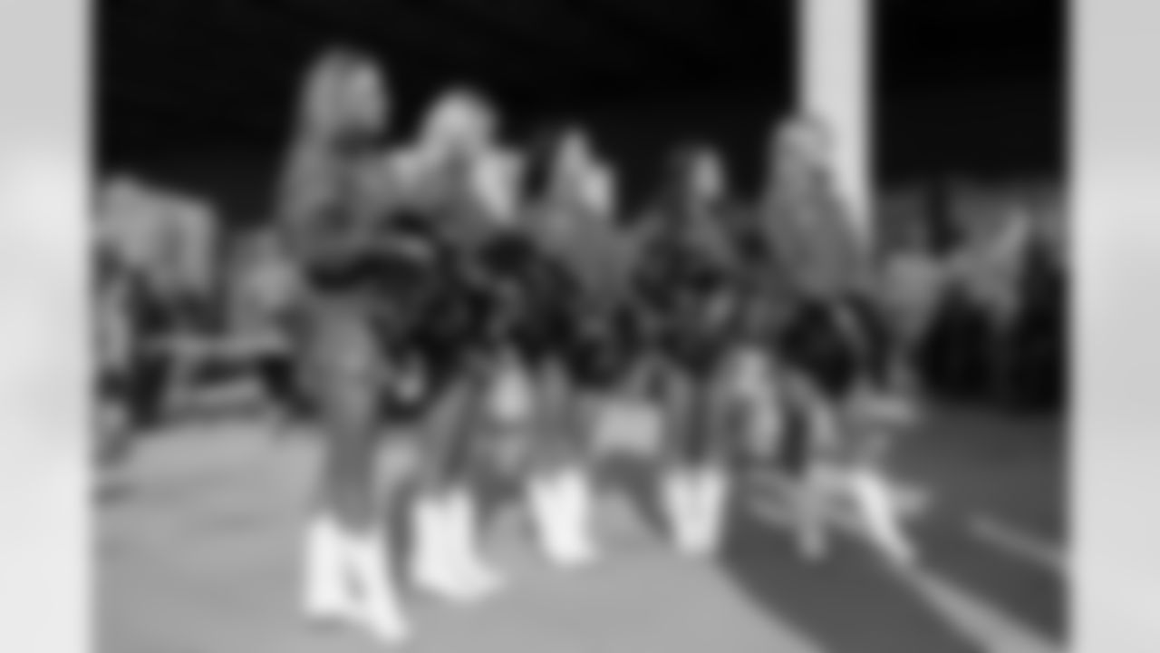 Denver Broncos Cheerleaders and Broncos alumni visit the United States Army post at Fort Carson during the Salute to Service Caravan on December 16, 2025. Photo by Ben Swanson / Denver Broncos