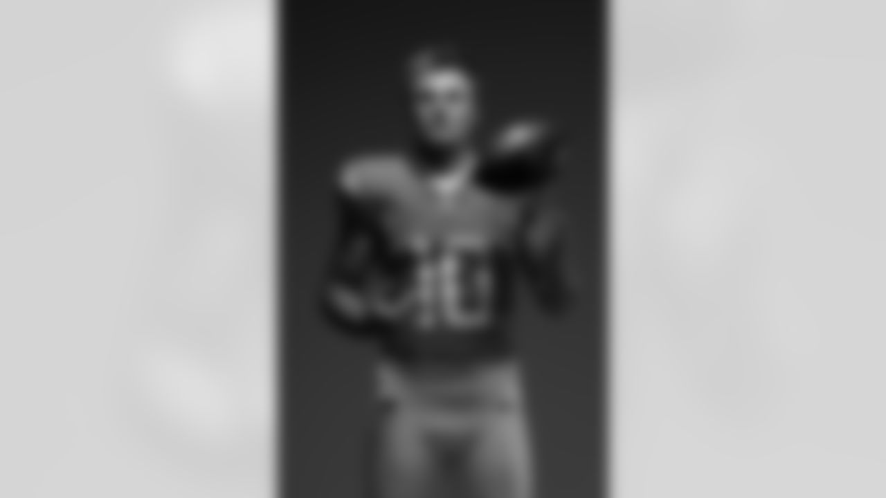 Bo Nix poses for a portrait on June 9, 2025 in Englewood, Colorado. Photo by Ben Swanson / Denver Broncos