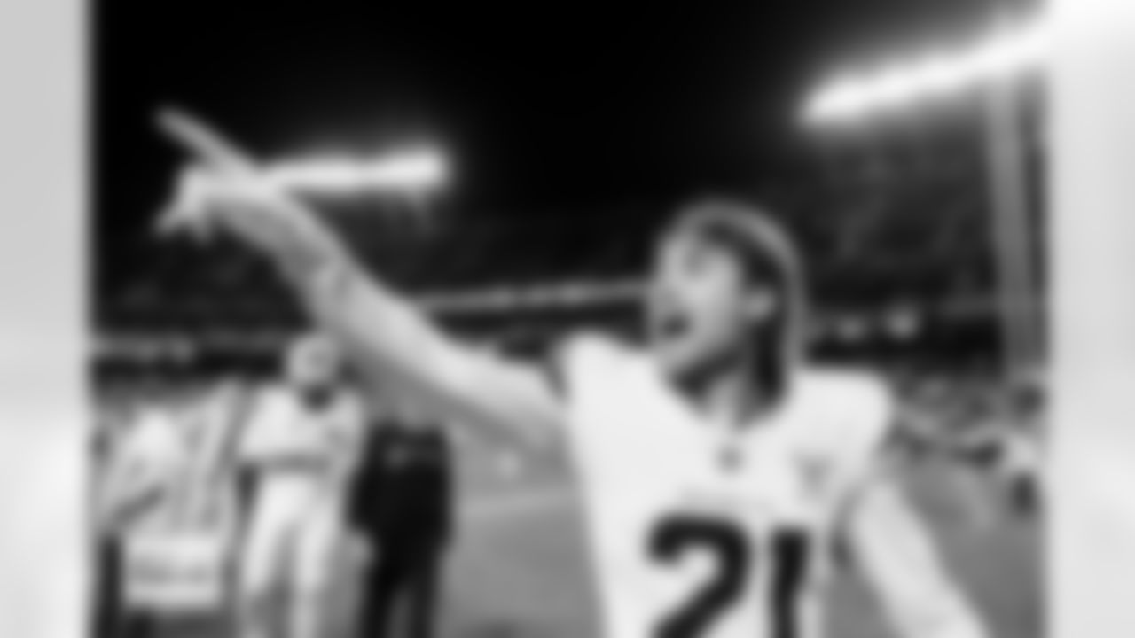 Denver Broncos cornerback Riley Moss (21) celebrates after the Broncos' Week 17 game against the Kansas City Chiefs at GEHA Field at Arrowhead Stadium in Kansas City, Missouri on December 25, 2025. Photo by Ben Swanson / Denver Broncos