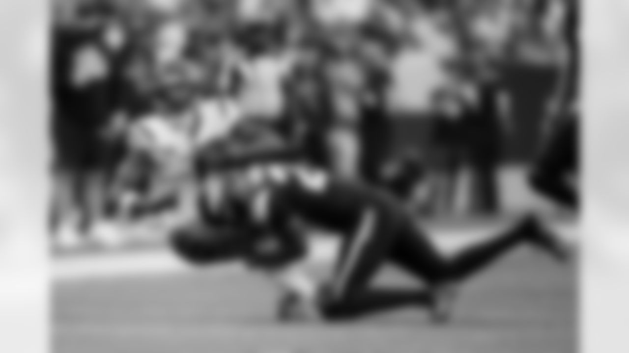 Denver Broncos cornerback Ja'Quan McMillian (29) tackles Cincinnati Bengals wide receiver Ja'Marr Chase (1) during the Broncos' Week 4 game against the Cincinnati Bengals at Empower Field at Mile High in Denver, Colorado on September 29, 2025. Photo by Ben Swanson / Denver Broncos