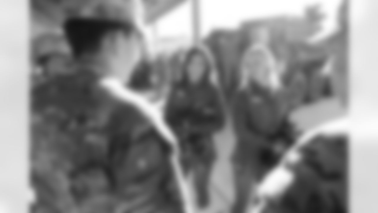 Denver Broncos Cheerleaders and Broncos alumni visit the United States Army post at Fort Carson during the Salute to Service Caravan on December 16, 2025. Photo by Ben Swanson / Denver Broncos