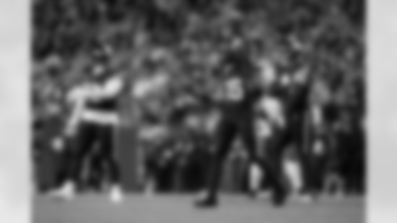 Denver Broncos linebacker Nik Bonitto (15) does a 6-7 meme celebration during the Broncos' Week 4 game against the Cincinnati Bengals at Empower Field at Mile High in Denver, Colorado on September 29, 2025. Photo by Gabriel Christus / Denver Broncos